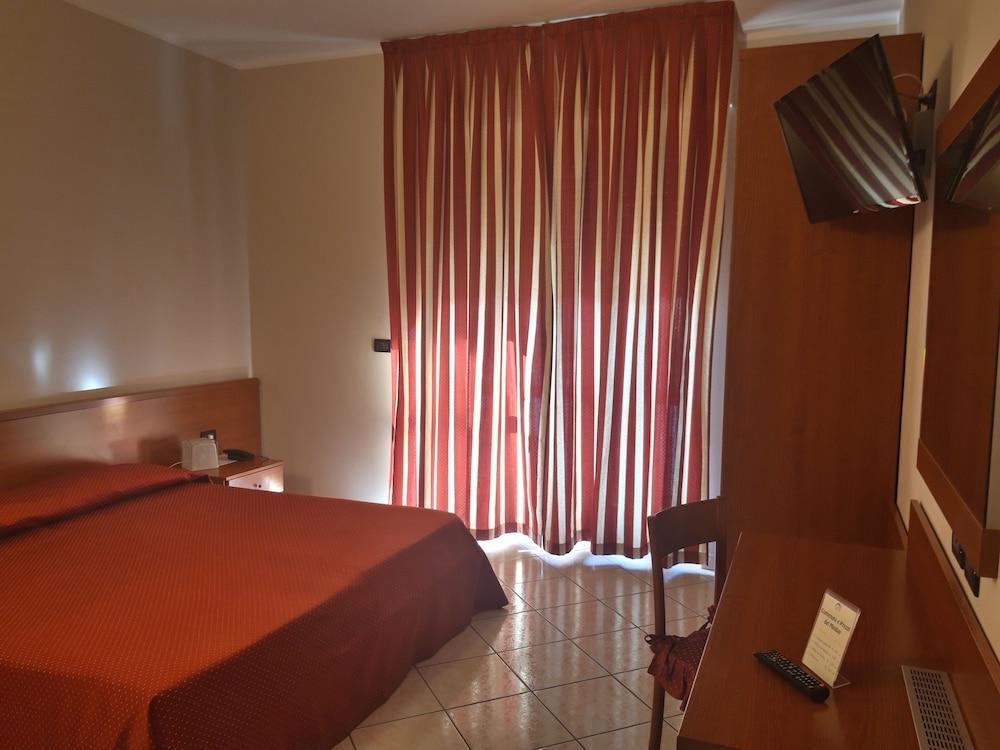 Hotel Ceretto Busca Exterior foto